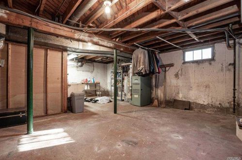 56 Cir Dr, Elwood NY  11731-1211 exterior