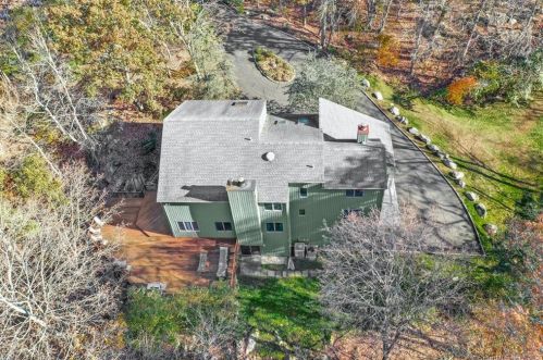 321 Blackberry Dr, Stamford CT  06903-1237 exterior