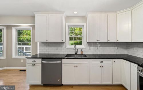 8819 Clinton Dr, Nokesville VA  20181-3205 exterior