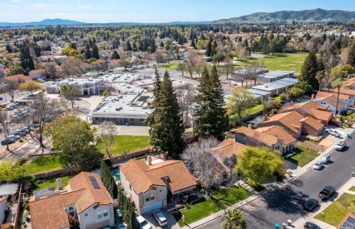 424 Stanford St, Vacaville CA  95687-4653 exterior