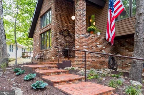 2578 Hawksbill Rd, Mc Gaheysville, VA 22840-2144