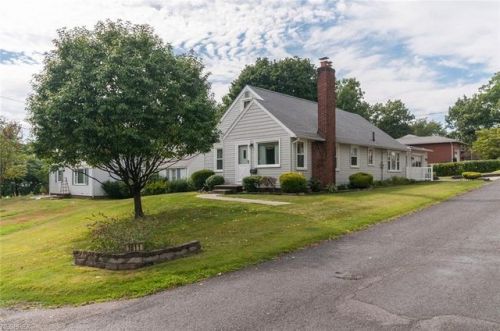 1611 Ridgeway Pl, Canton, OH 44709-3378