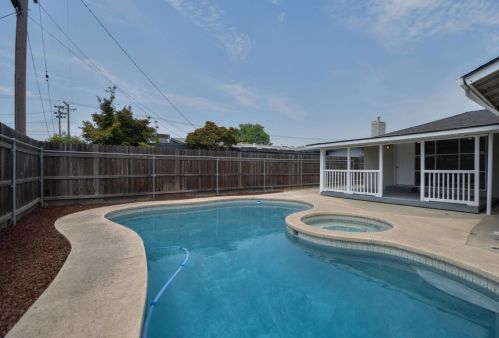 2020 Tokay Ave, Turlock CA  95380-4345 exterior