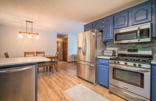 246 Green Valley Pl, West Bend WI  53095-4924 exterior