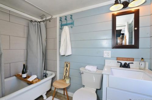 7 Dewey St, Putnam CT  06260-1352 exterior