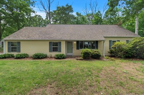 22 Parker Dr, East Lyme, CT 06333-1623