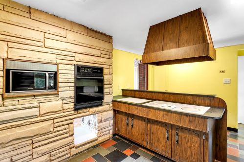 1562 Fairmont Dr, New Kensington PA  15068-5856 exterior