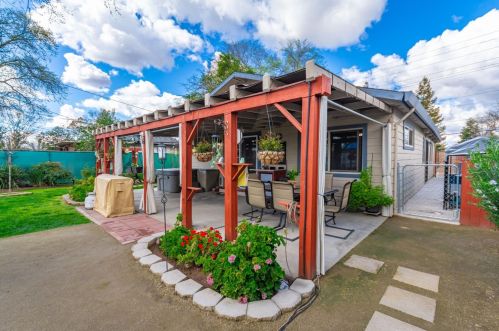 616 Q St, Rio Linda CA  95673-1427 exterior