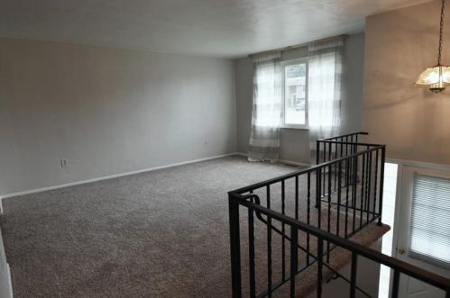 736 Sara Ln, Verona PA  15147-2637 exterior