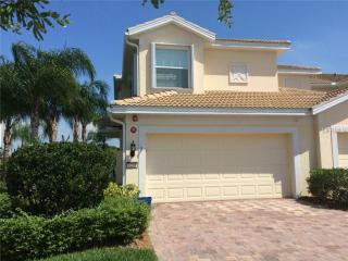 1233 Burgos Dr, Sarasota, FL 34238-2701