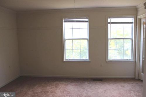 2176 Mager Dr, Herndon VA 20170-4355 exterior