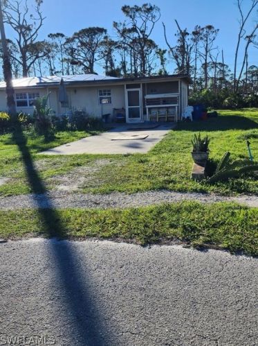 3851 Gasparilla St, Saint James City, FL 33956-2581