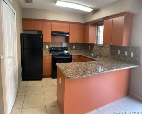 10421 Okeechobee Rd, Hialeah FL  33018-1927 exterior