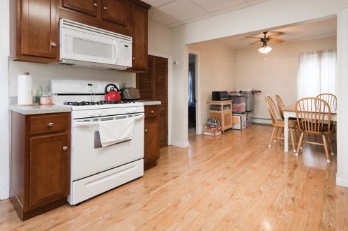 1282 Mendon Rd, Cumberland, RI 02864-4869