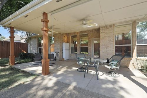 6001 Park Ln, Lewisville TX  75028-3775 exterior