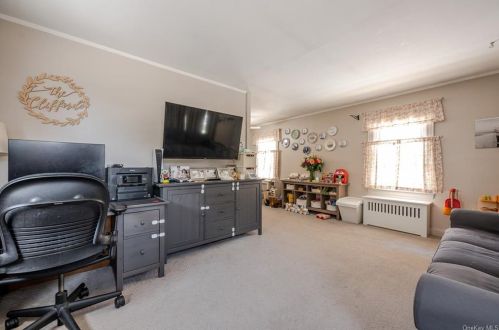 3247 Giegerich Pl, Bronx, NY 10465-4011