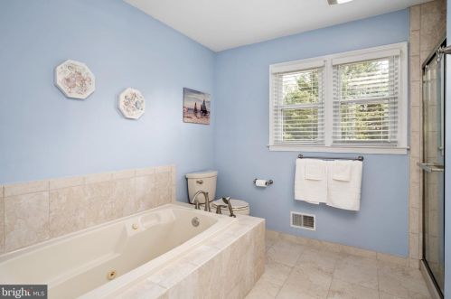 16 Dix Ln, Trenton NJ 08648-4844 exterior