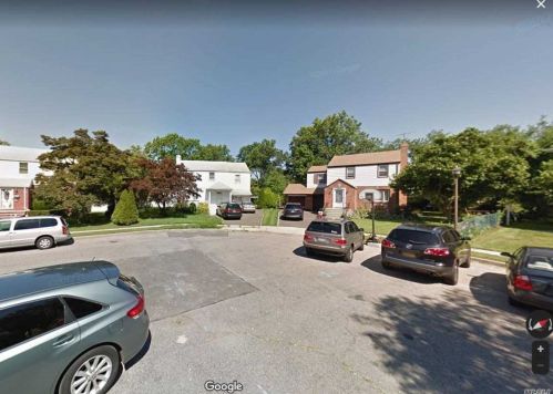 28 Fallon Ct, Floral Park, NY 11003-3611