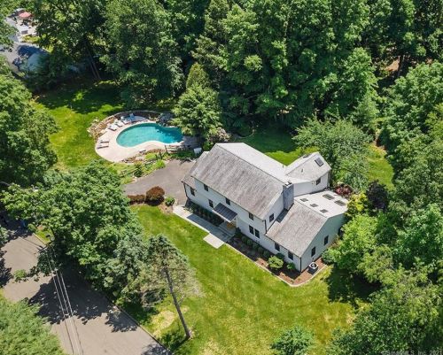 12 Falmouth Rd, Stamford CT  06903-2312 exterior
