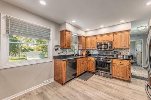 7750 Martha Cir, Waterford WI  53185-2039 exterior