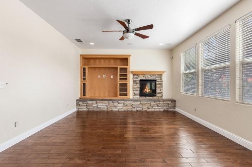 2228 Clock Tower Ct, Riverbank CA  95367-9427 exterior