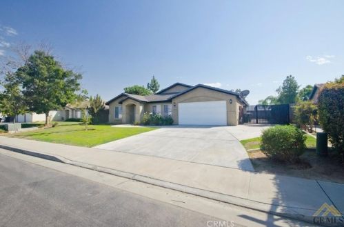 5521 Sardinia Dr, Bakersfield, CA 93308-7128