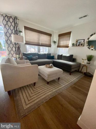 22 Van Horn Pl, Southampton PA  18966-2667 exterior