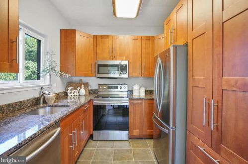 1962 Villaridge Dr, Herndon, VA 20191-4828