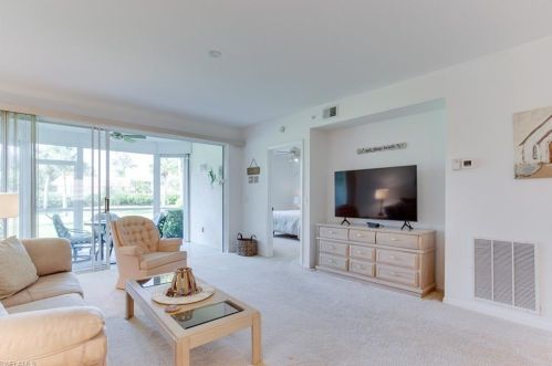 9022 Michael Cir, Naples, FL 34113-2696