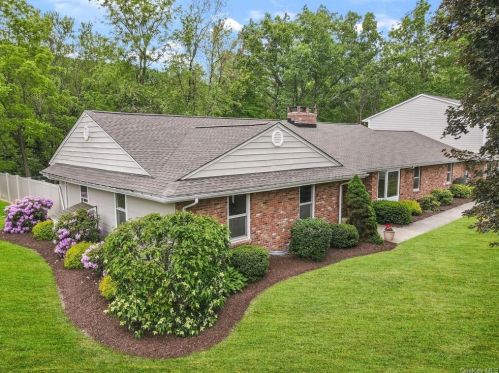 13 Nanuwitt Ln, Salisbury Mills, NY 12577-5307