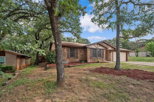 7637 Blue Carriage Ln, Fort Worth, TX 76120-3401