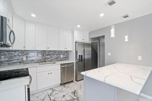 247 Garden St, Westbury NY  11590-3842 exterior