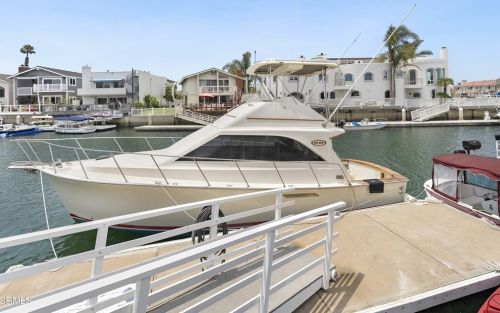 2231 Victoria Ave, Oxnard CA  93035-2930 exterior