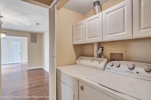 13 Jennings Ct, East Freehold NJ  07728-4320 exterior