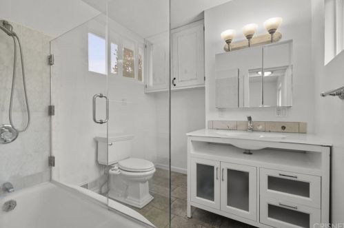 3637 Fairesta St, Glendale CA 91214-1804 exterior