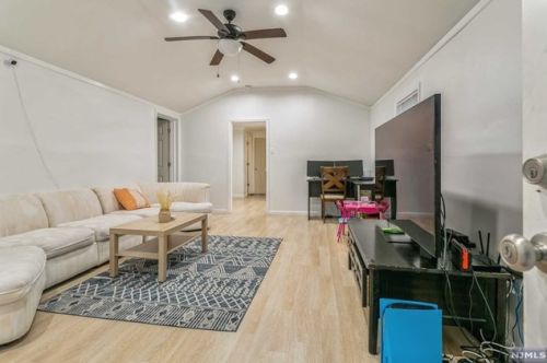 630 Harvard St, N Milford NJ  07646-2907 exterior