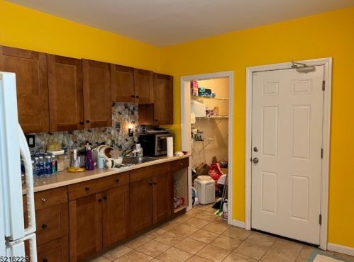 65 Grove St, Bloomfield NJ  07003-5648 exterior