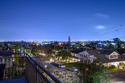 513 Dianthus St, Manhattan Beach CA  90266-6720 exterior