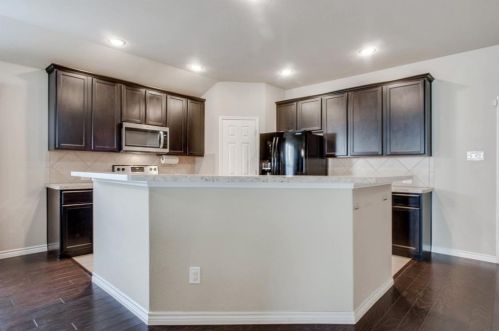 8613 Vista Royale Dr, Fort Worth TX  76108-7944 exterior