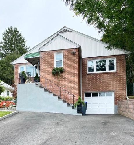 5 Lawrence Ave, Elmsford, NY 10523-2203