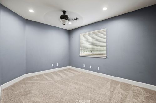 27836 Mariposa Ln, Santa Clarita CA  91384-4114 exterior