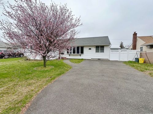 1162 Stewart Ave, Bethpage, NY 11714-3540