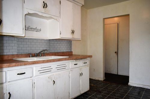 4823 Capitol Dr, Milwaukee, WI 53216-2318