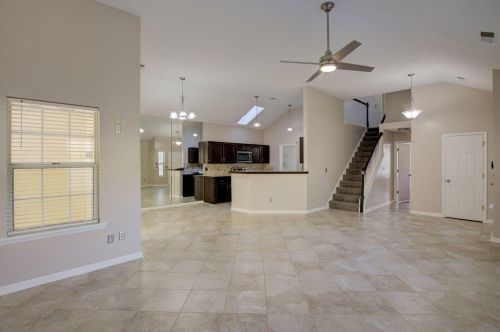 1052 Hampshire Pl, Florence KY  41042-9351 exterior