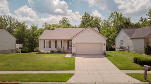 1585 Creekside Rd, Amelia, OH 45102-1789