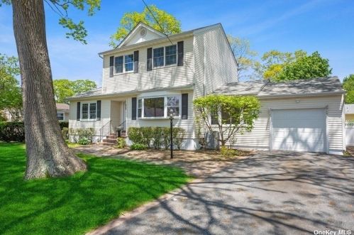 759 Van Buren Ave, West Islip NY  11795-1337 exterior