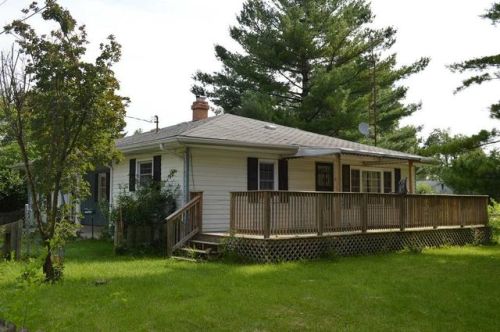 408 3rd St, Spiceland, IN 47385-9769