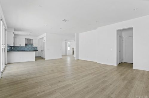 17316 Lemay St, Van Nuys CA 91406-5400 exterior