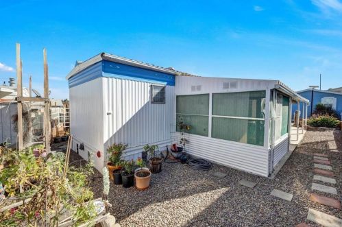 66 Hummingbird Ln, Oceanside CA  92057-6450 exterior