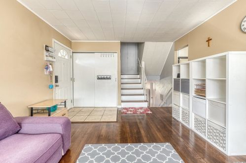 23 Corona Dr, Bethpage NY  11714-4547 exterior